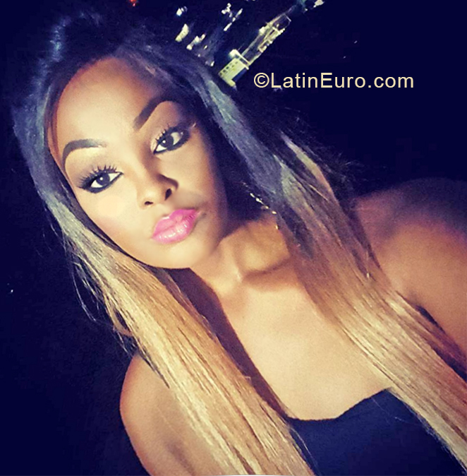 Date this hard body Brazil girl Luna from Rio de Janeiro BR10767