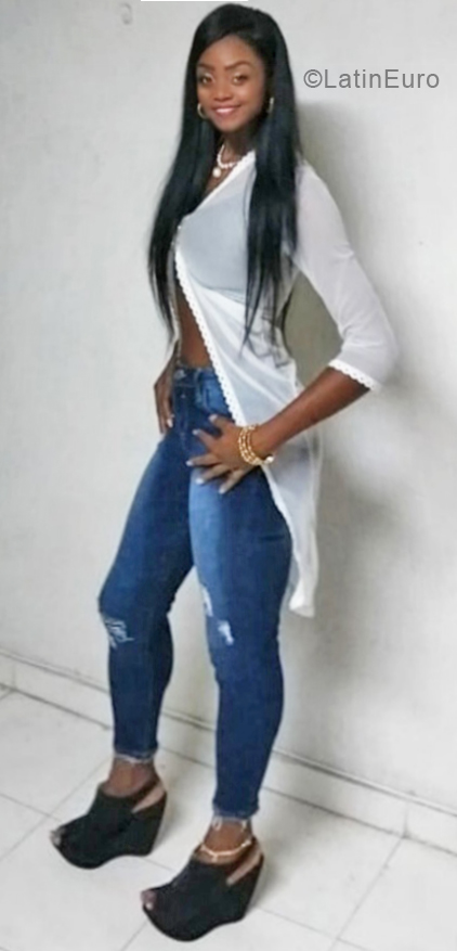 Date this lovely Colombia girl Yolima from Cali CO24890
