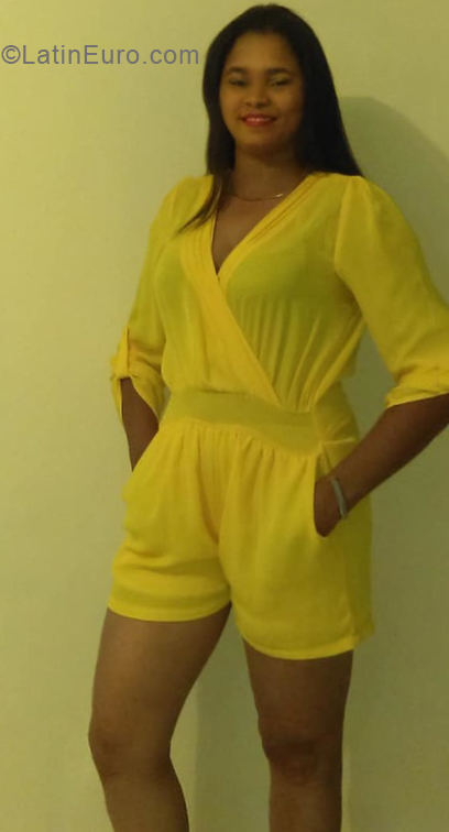 Date this sultry Dominican Republic girl Alba from Higuey DO34021