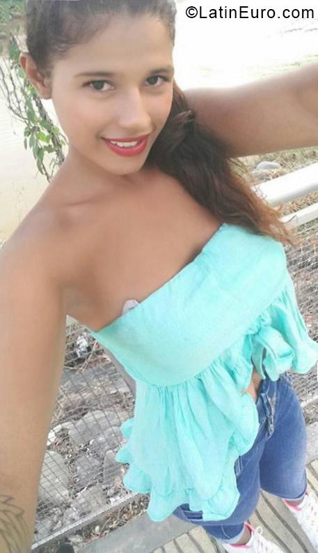 Date this delightful Colombia girl Laura from Ibaque CO24943