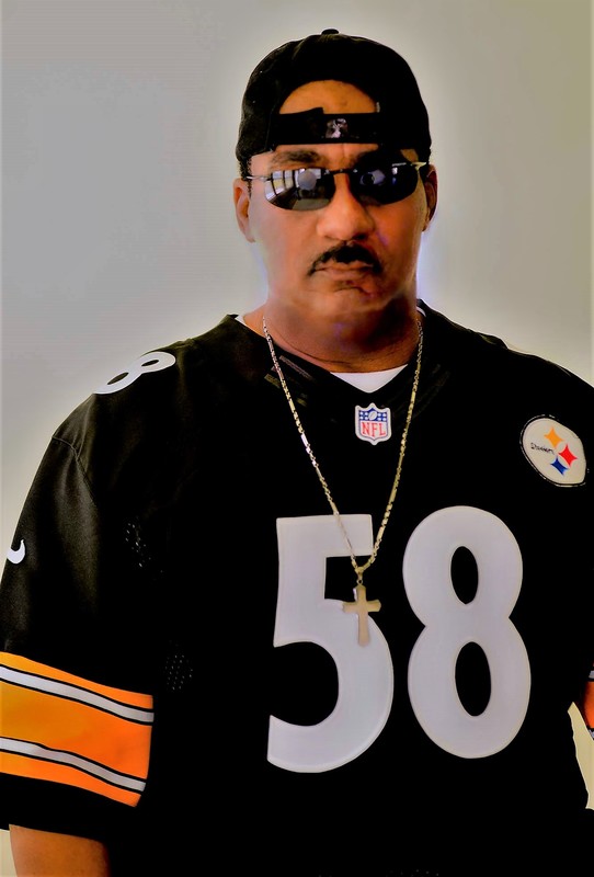 Date this happy United States man Roberto from Riverdale US19814