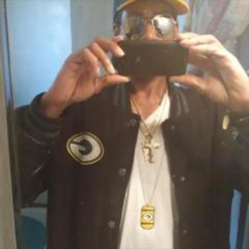 Date this tall United States man Antonio39 from Kansas City US19823