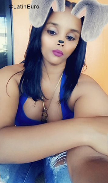 Date this stunning Dominican Republic girl Nairoby from La Vega DO34177