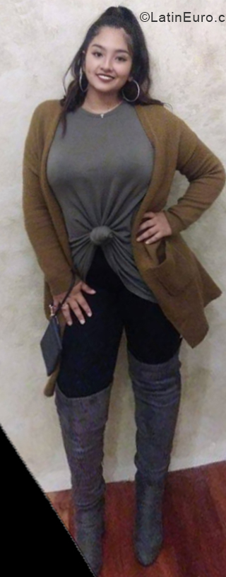 Date this hard body Venezuela girl Daniela from Los Teques VE2217