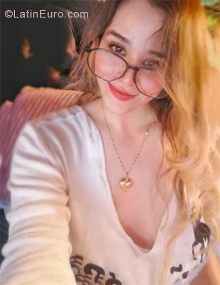 Date this tall Colombia girl Marisol from BUCARAMANGA CO25261