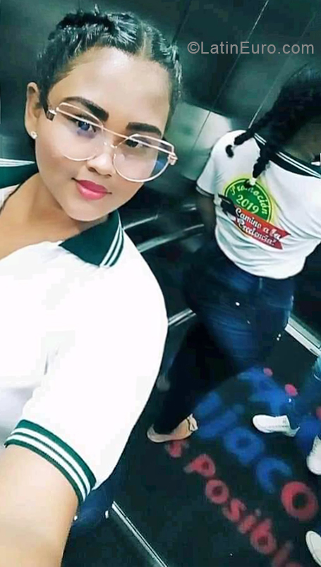 Date this nice looking Colombia girl Yerle from Barranquilla CO25128