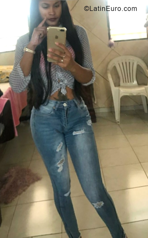 Date this gorgeous Dominican Republic girl Marilis from Santo Domingo DO34353