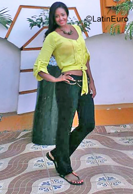 Date this exotic Colombia girl Canela from Cali CO25176