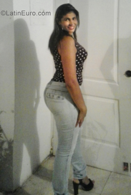 Date this voluptuous Venezuela girl La negra from Managas VE2281