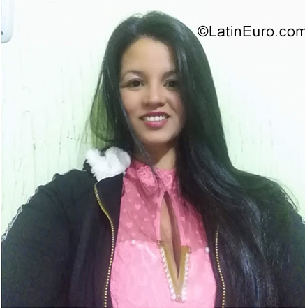 Date this foxy Colombia girl Maryam from Bogota CO25198