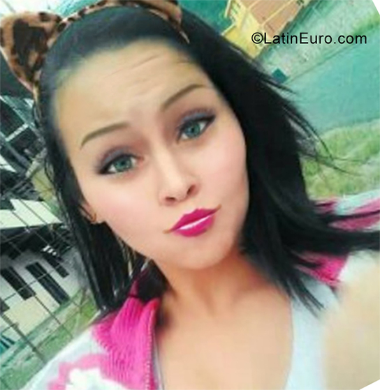 Date this hard body Venezuela girl Estefania from Merida VE2289
