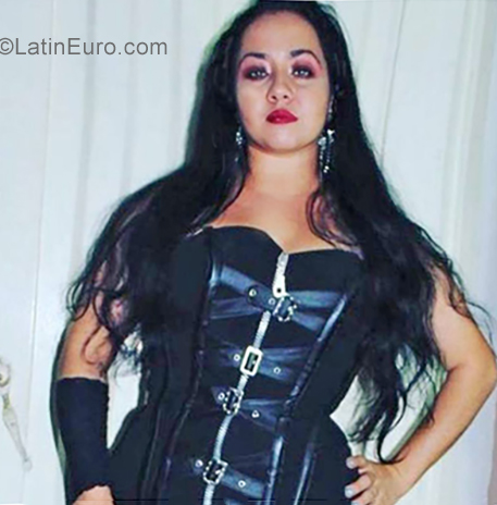 Date this good-looking Colombia girl Snowhite from Cali CO25215