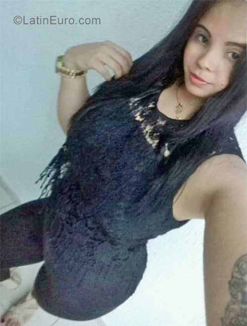 Date this tall Venezuela girl Mia from Maracaibo VE2294