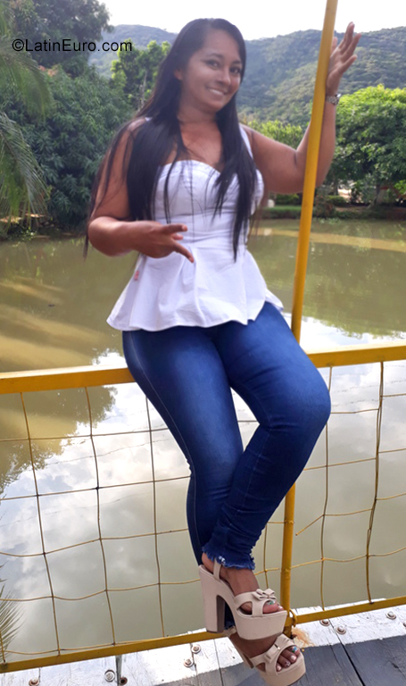 Date this nice looking Colombia girl Derly from Cucuta CO25225