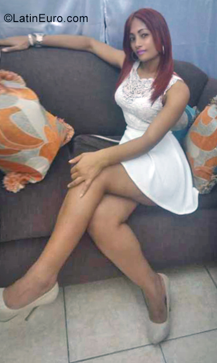 Date this hard body Dominican Republic girl Estefany from Santo Domingo DO34549