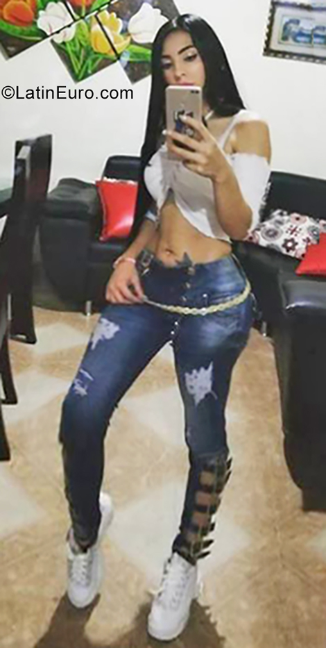 Date this foxy Colombia girl Vanesa from Medellin CO25244