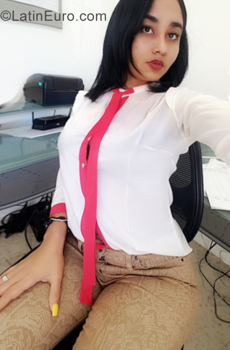 Date this nice looking Dominican Republic girl Lenny from Santo Domingo DO34592