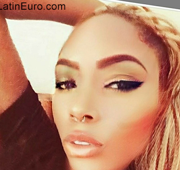 Date this gorgeous Colombia girl Edith from Medellin CO25282