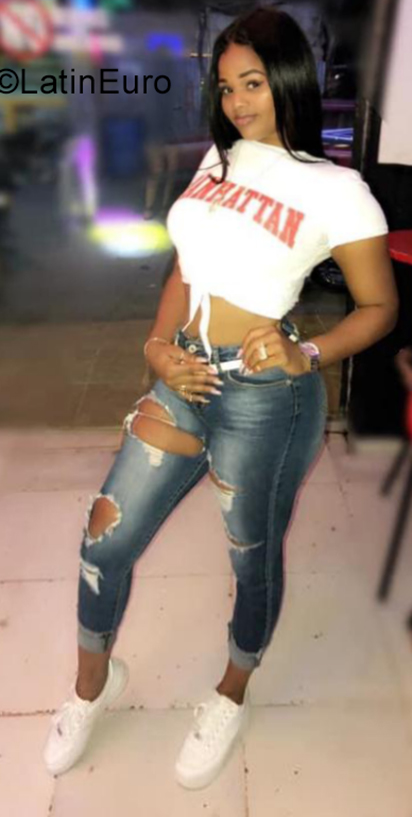 Date this gorgeous Dominican Republic girl Yailisy from Santo Domingo DO34672