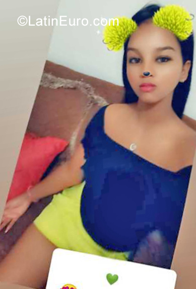 Date this charming Dominican Republic girl Fatima from Santiago DO34709