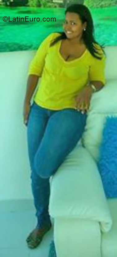 Date this gorgeous Dominican Republic girl Yoselin from Santo Domingo DO34784
