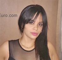 Date this nice looking Cuba girl Maira from Cienfuegos CU521