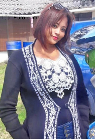 Date this sultry Colombia girl Yoli from Medellin CO25456