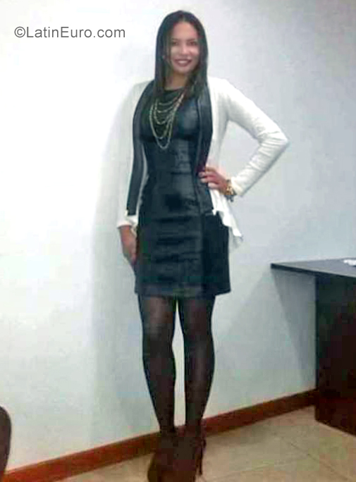 Date this lovely Colombia girl Yira from Bogota CO25478