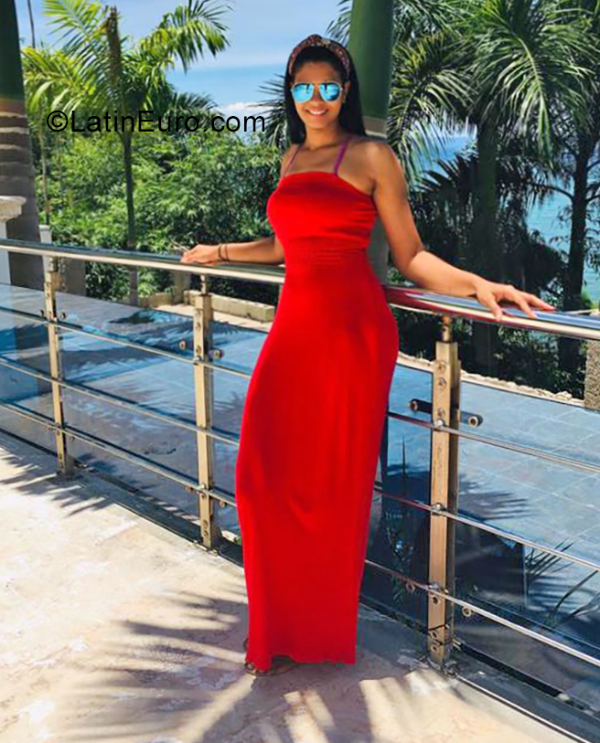 Date this tall Dominican Republic girl Yeimy from Mao DO35011