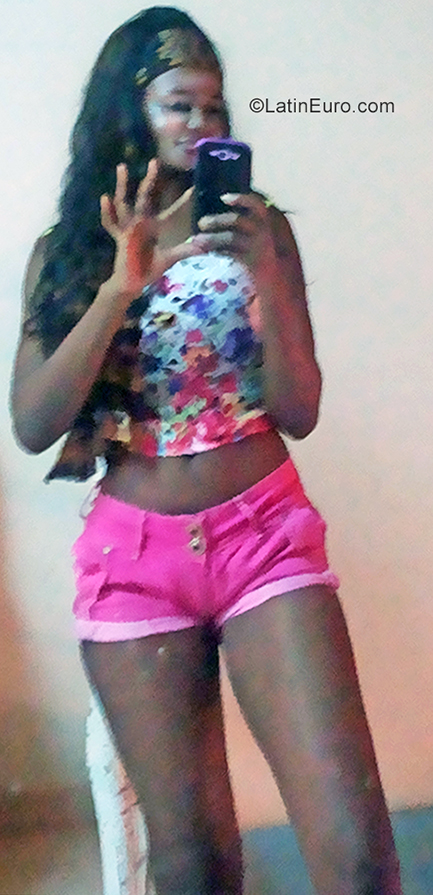 Date this fun Colombia girl Lucia from Pereira CO25483