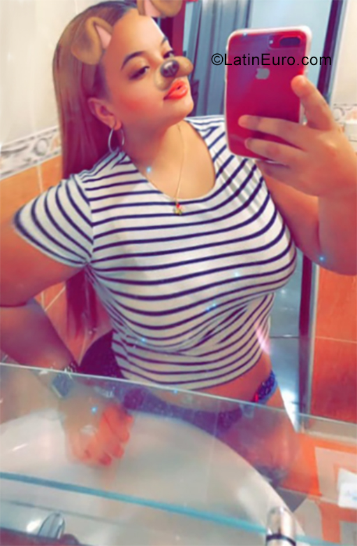 Date this funny Dominican Republic girl Michell from Santiago DO35054