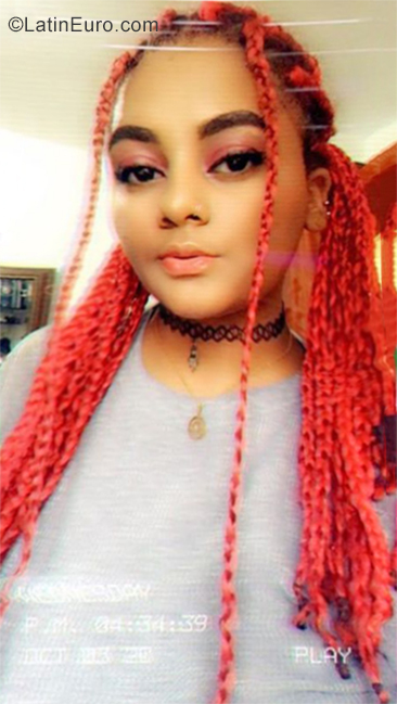 Date this voluptuous Dominican Republic girl Cecilia from La Vega DO35061