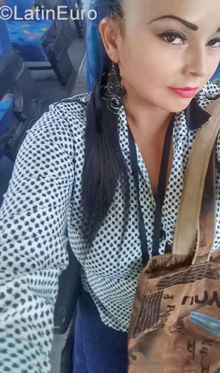 Date this foxy Ecuador girl Esmeralda from Quito EC332