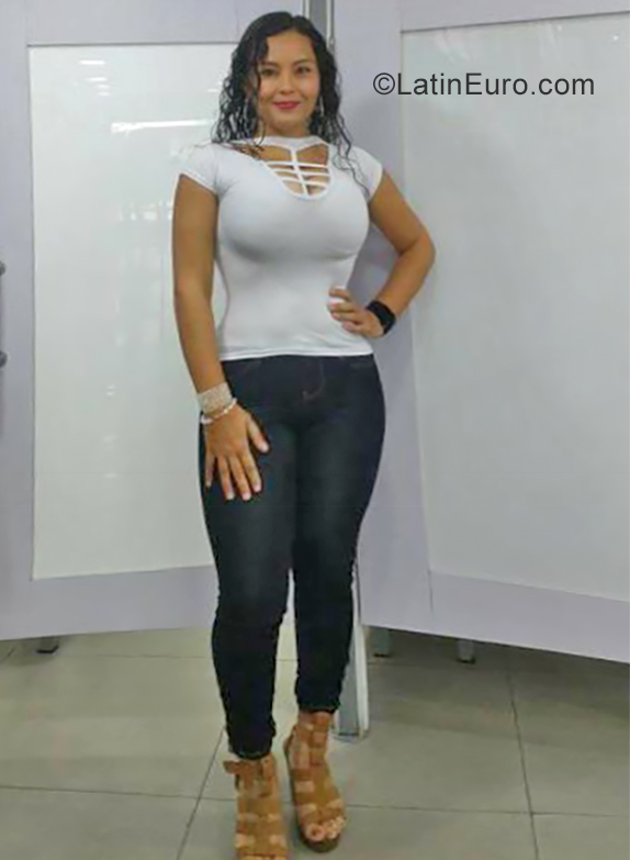 Date this beautiful Venezuela girl Rosbely from Barquisimeto VE2442