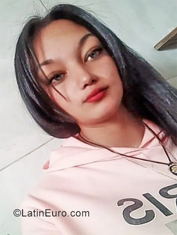 Date this beautiful Colombia girl Maria from Bogota CO25504