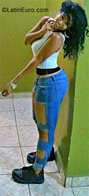 Date this hard body Dominican Republic girl Ariana from La Romana DO39989