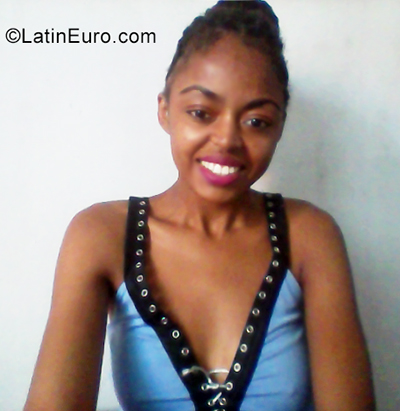 Date this sultry Brazil girl Gessica from Belo Horizonte BR10851