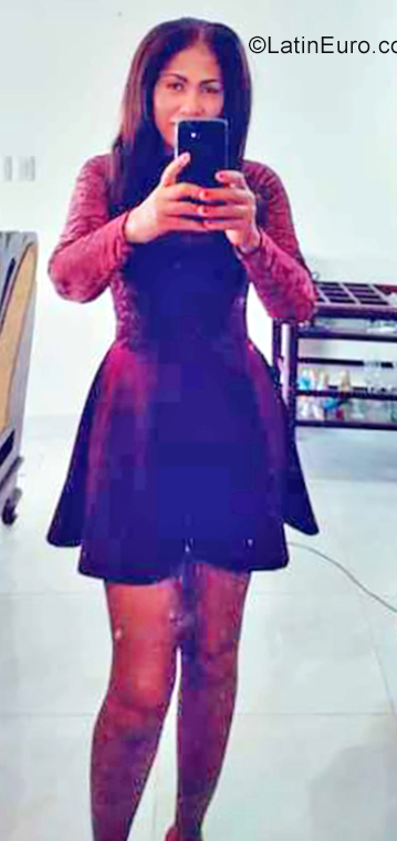 Date this tall Dominican Republic girl Avril from Santo Domingo DO35139