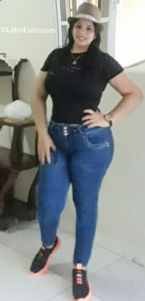 Date this sensual Dominican Republic girl Carolina from Santo Domingo DO35194