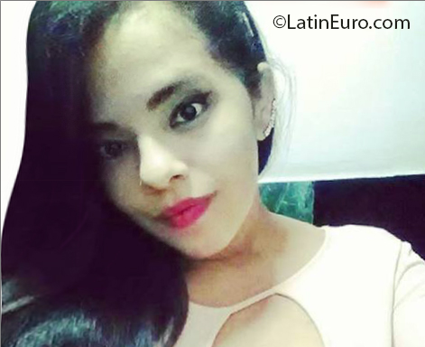 Date this sultry Venezuela girl Joanise from Maracaibo VE2480
