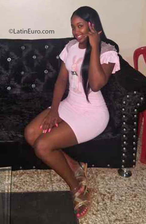 Date this georgeous Dominican Republic girl Esbamel from Santo Domingo DO35211