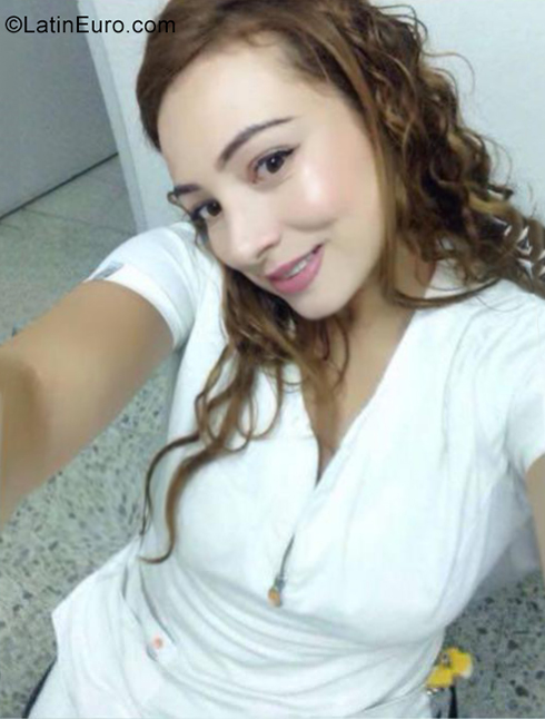 Date this good-looking Colombia girl Victoria from Medellin CO25578