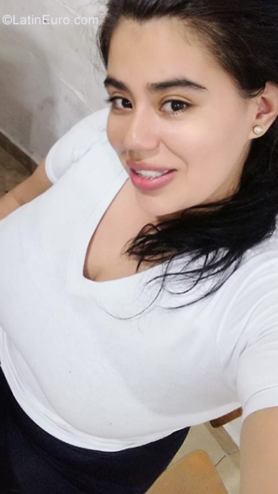 Date this sultry Colombia girl Deisy from Bogota CO25587
