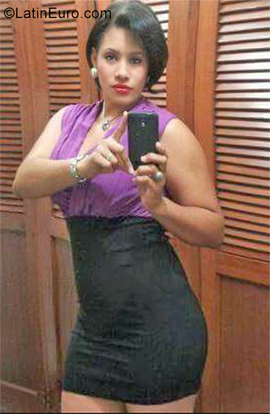 Date this athletic Dominican Republic girl Claudia from Santiago DO35243