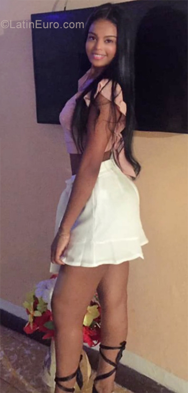 Date this tall Colombia girl Bri from Cali CO25603
