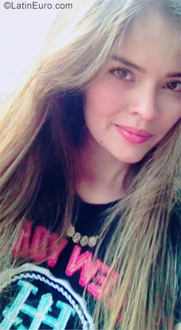 Date this cute Colombia girl Gina from Colombia CO25612