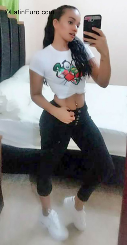Date this hard body Dominican Republic girl Gabriela from La Vega DO35284
