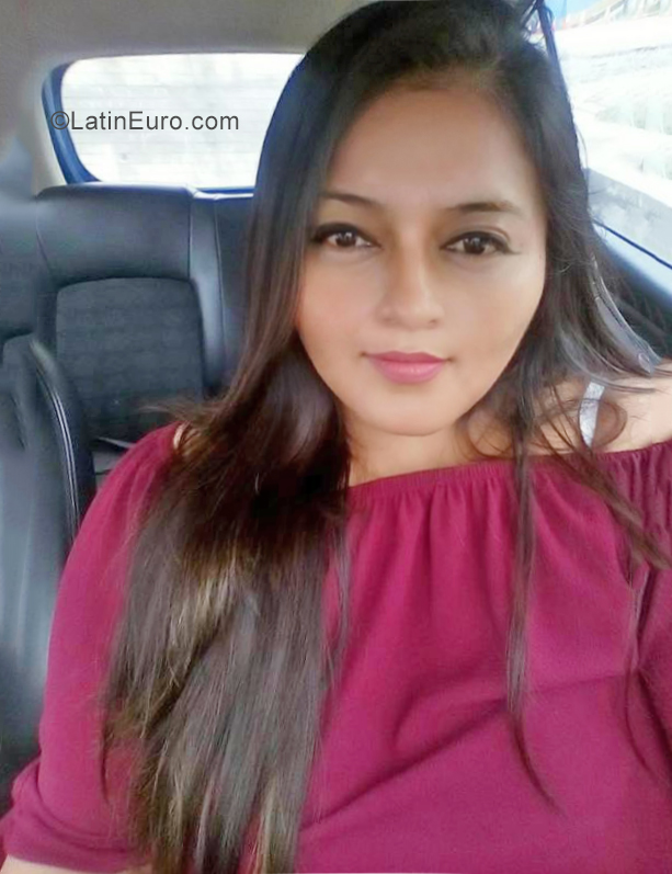 Date this athletic Ecuador girl Rosa from Guayaquil EC341