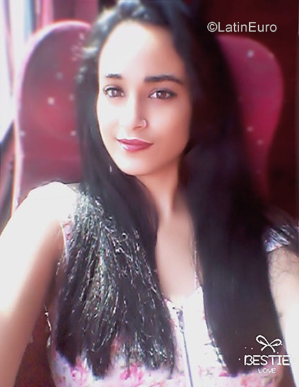 Date this fun Cuba girl Maidaly from La Habana CU542