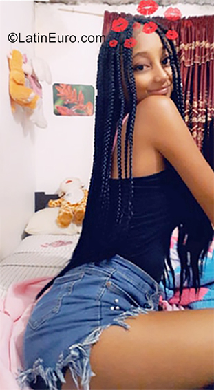 Date this good-looking Colombia girl Valentina from Neiva CO25636